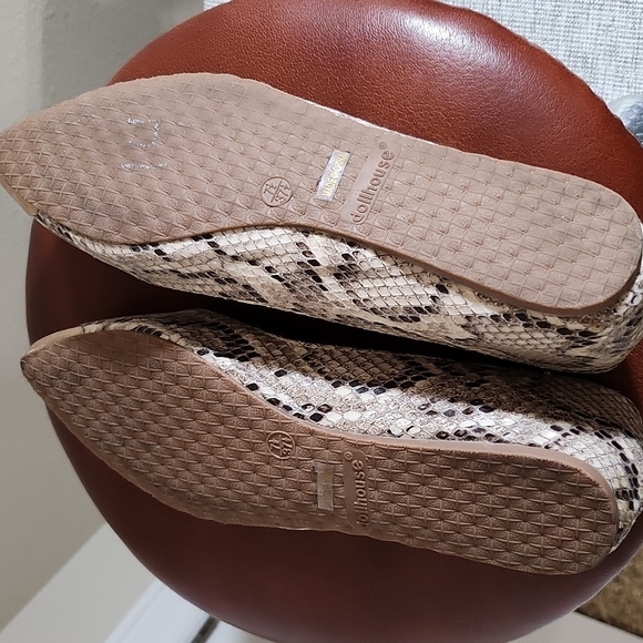 DOLLHOUSE FLAT FAUX SNAKE SKIN SHOES W/BRASS TOE GUARD SZ 7.5 - Picture 5 of 9